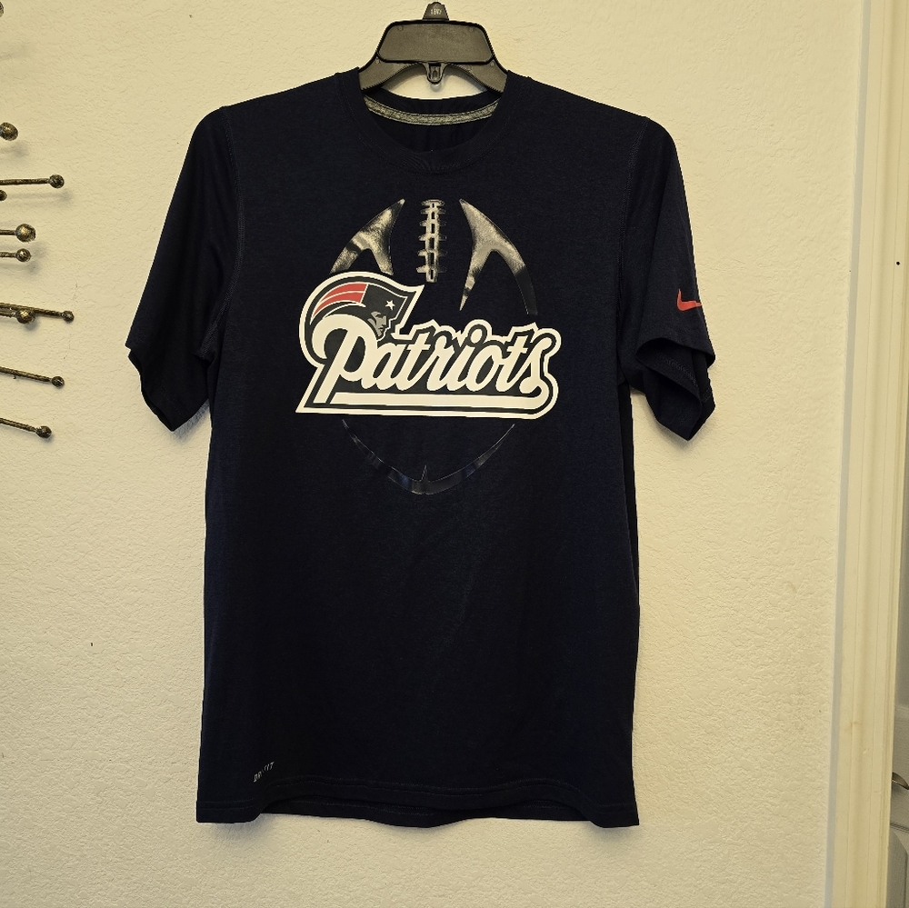 Nike Men's Dark Blue Patriots Graphic Tee